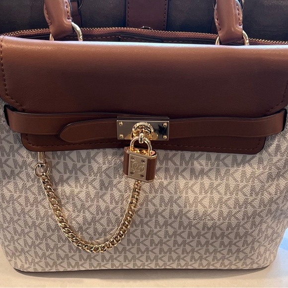 Authentic‎ Michael Kors Hamilton Legacy Large Logo Belted Satchel Vanilla/Acorn - Picture 7 of 8